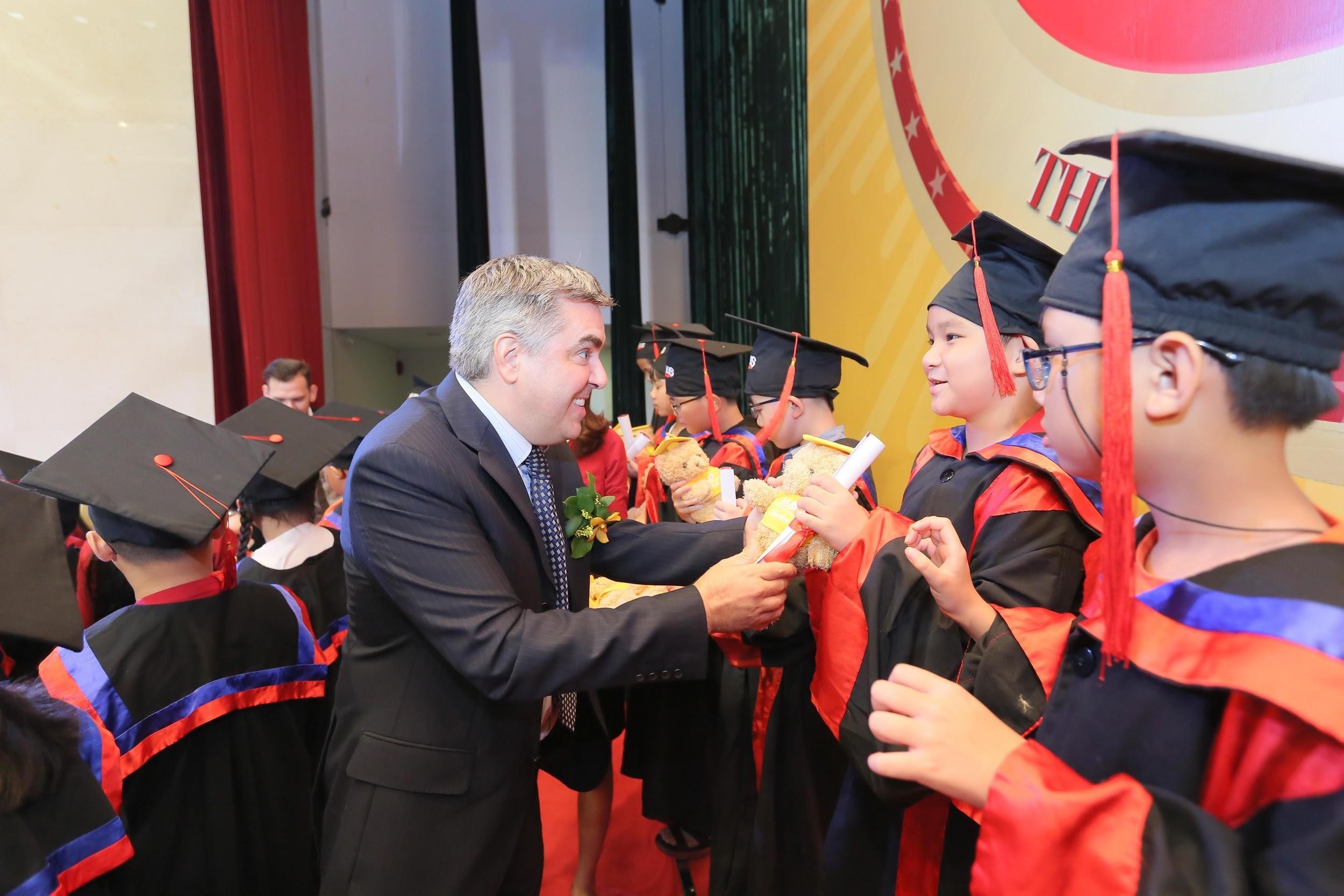 Anh van Hoi Viet My VUS anh 3