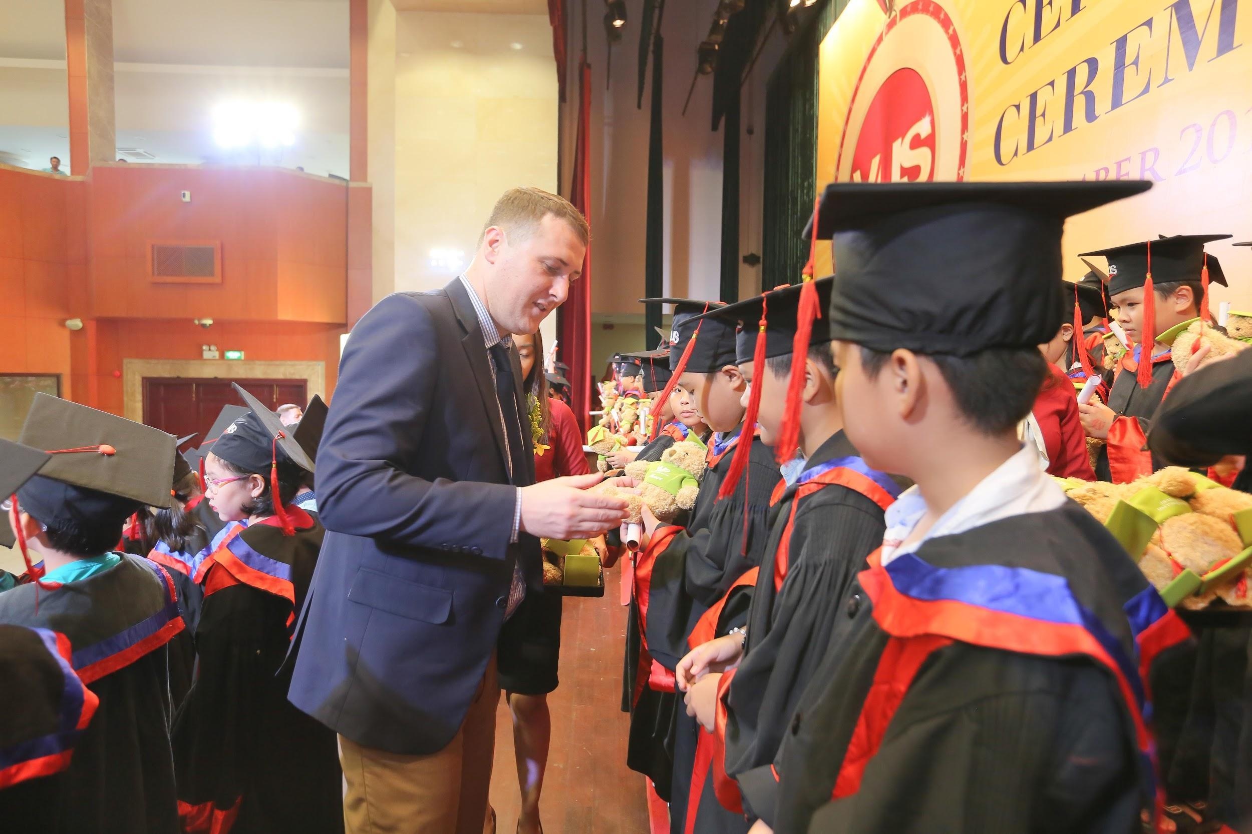 Anh van Hoi Viet My VUS anh 4