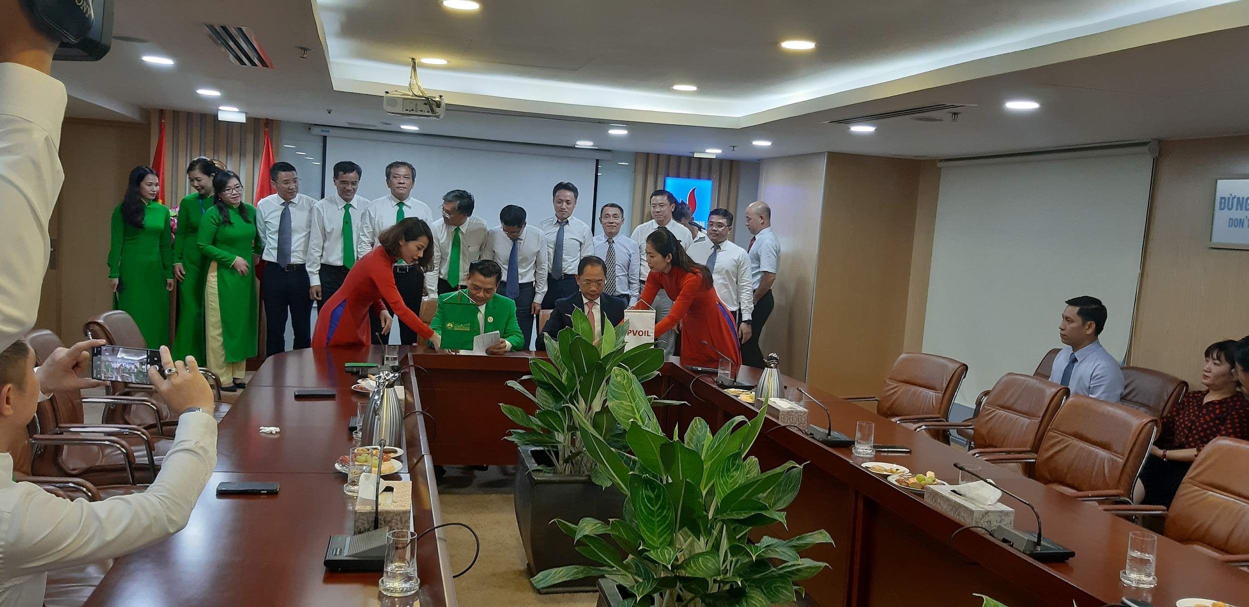 PVOIL, Tập đoàn Mai Linh ảnh 1 PVOIL, Tap doan Mai Linh anh 1