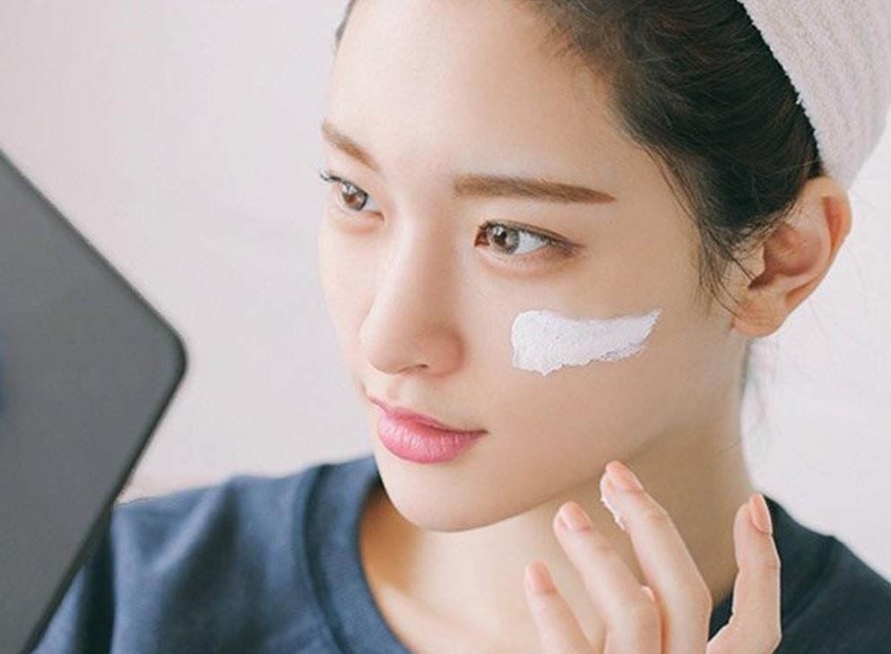 Su dung kem chong nang dung cach de khong 'co loi' voi lan da hinh anh