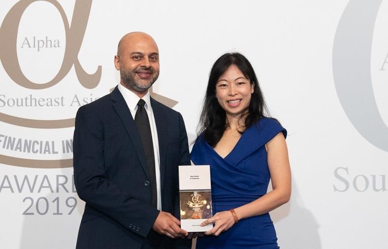 Vietcombank nhan giai thuong ‘Ngan hang tot nhat Viet Nam’ hinh anh