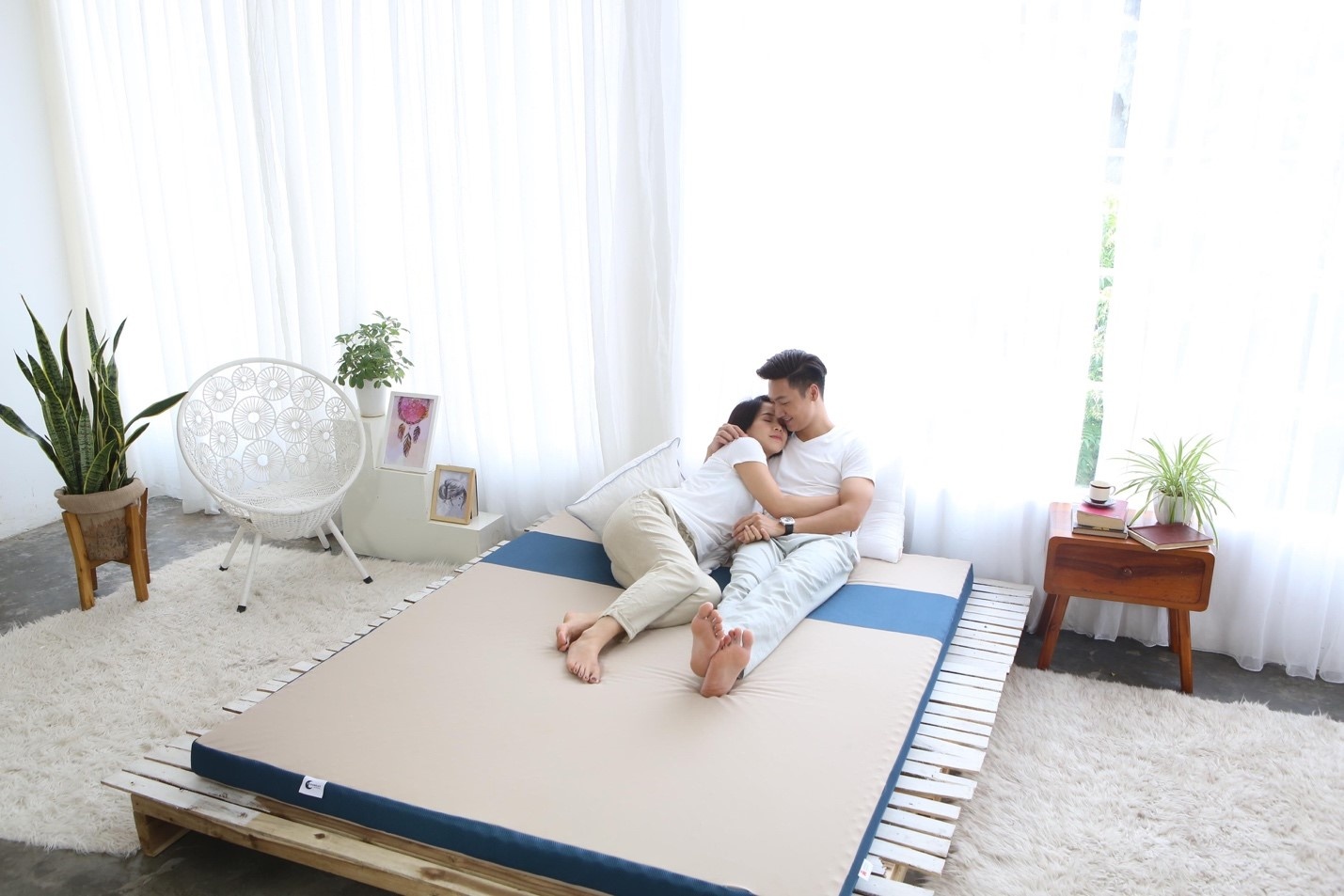 Goi y nhung mau chan dem dep cho mua cuoi hinh anh