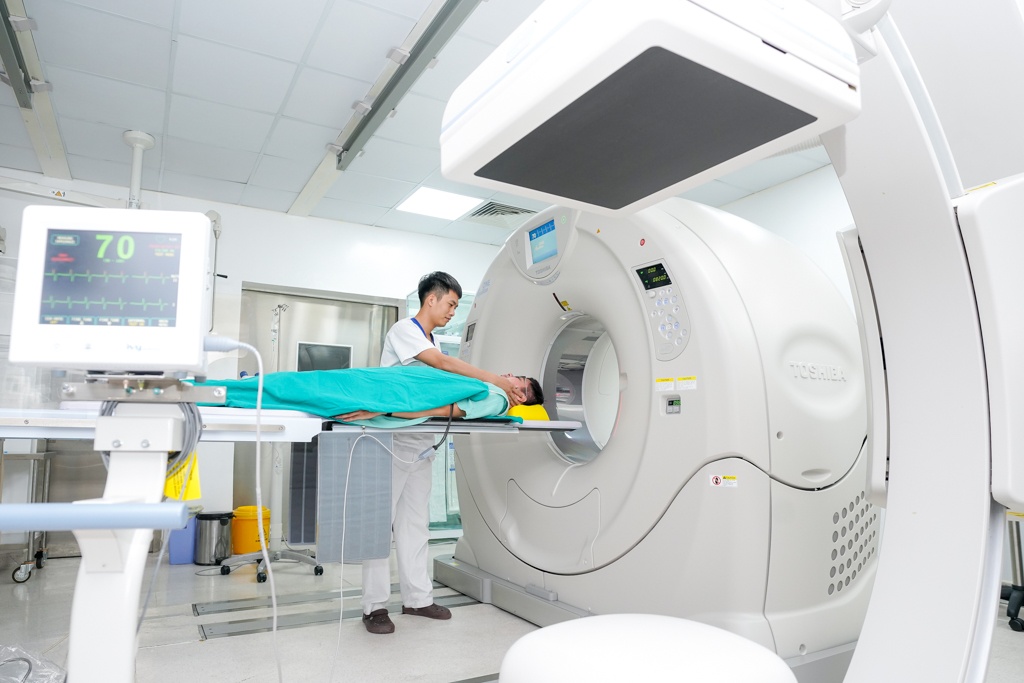 Chiec may 'chup mot lan, chan tram benh' tai Vinmec hinh anh