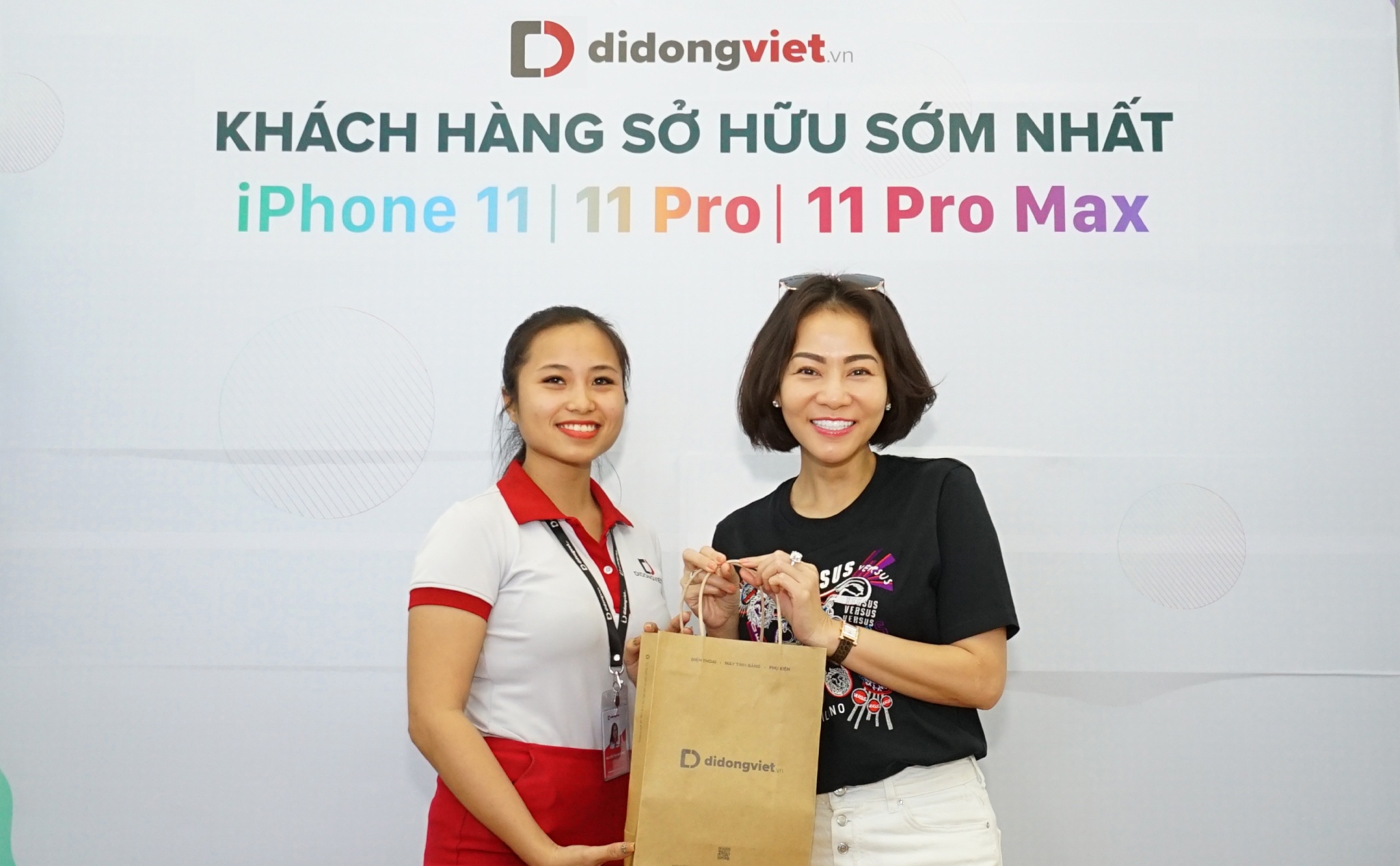Ca si Thu Minh so huu iPhone 11 Pro Max ngay mo ban tai Di Dong Viet hinh anh