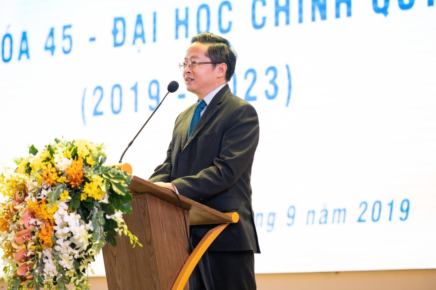 DH Kinh te TP.HCM anh 1