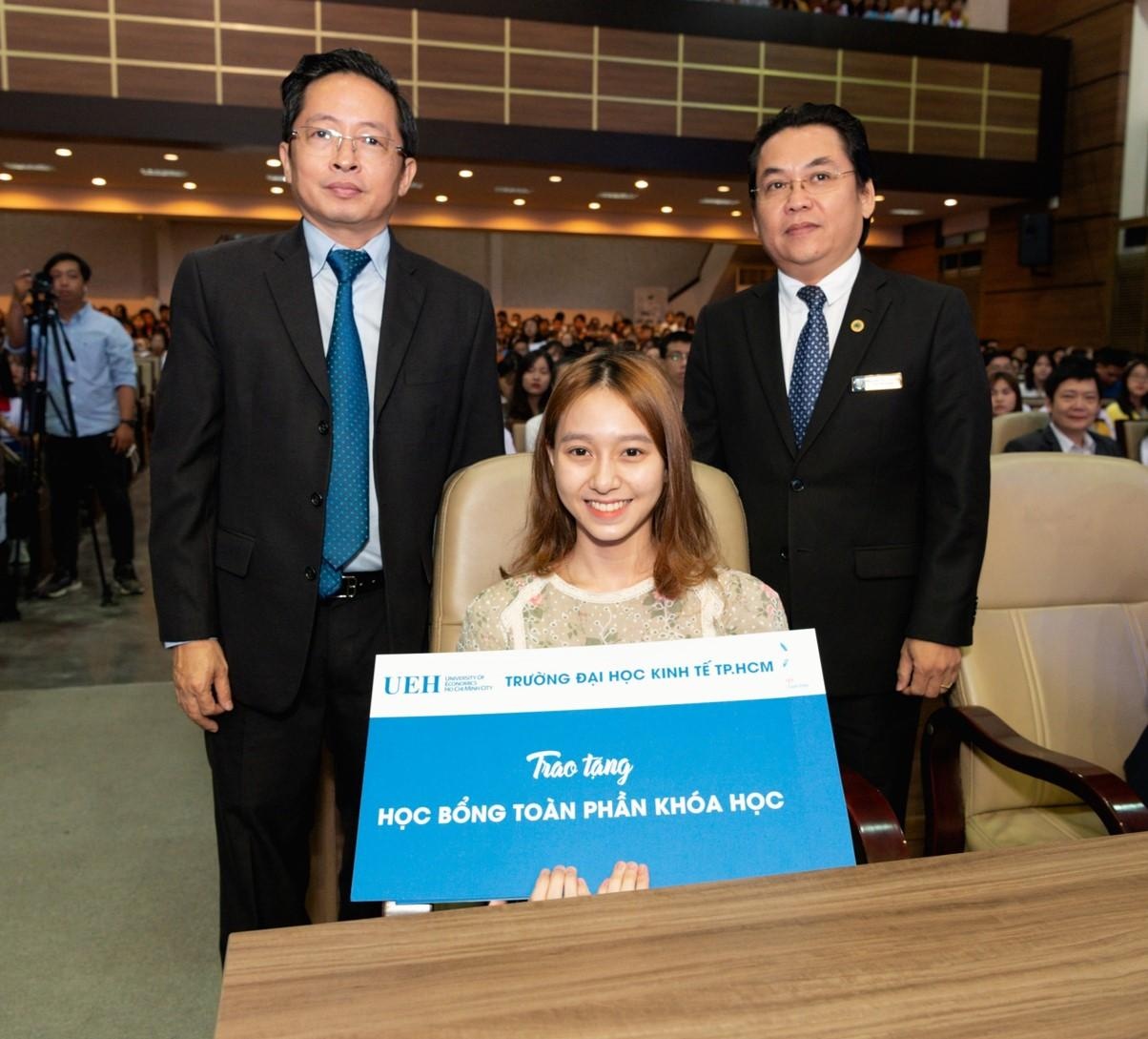 DH Kinh te TP.HCM anh 3