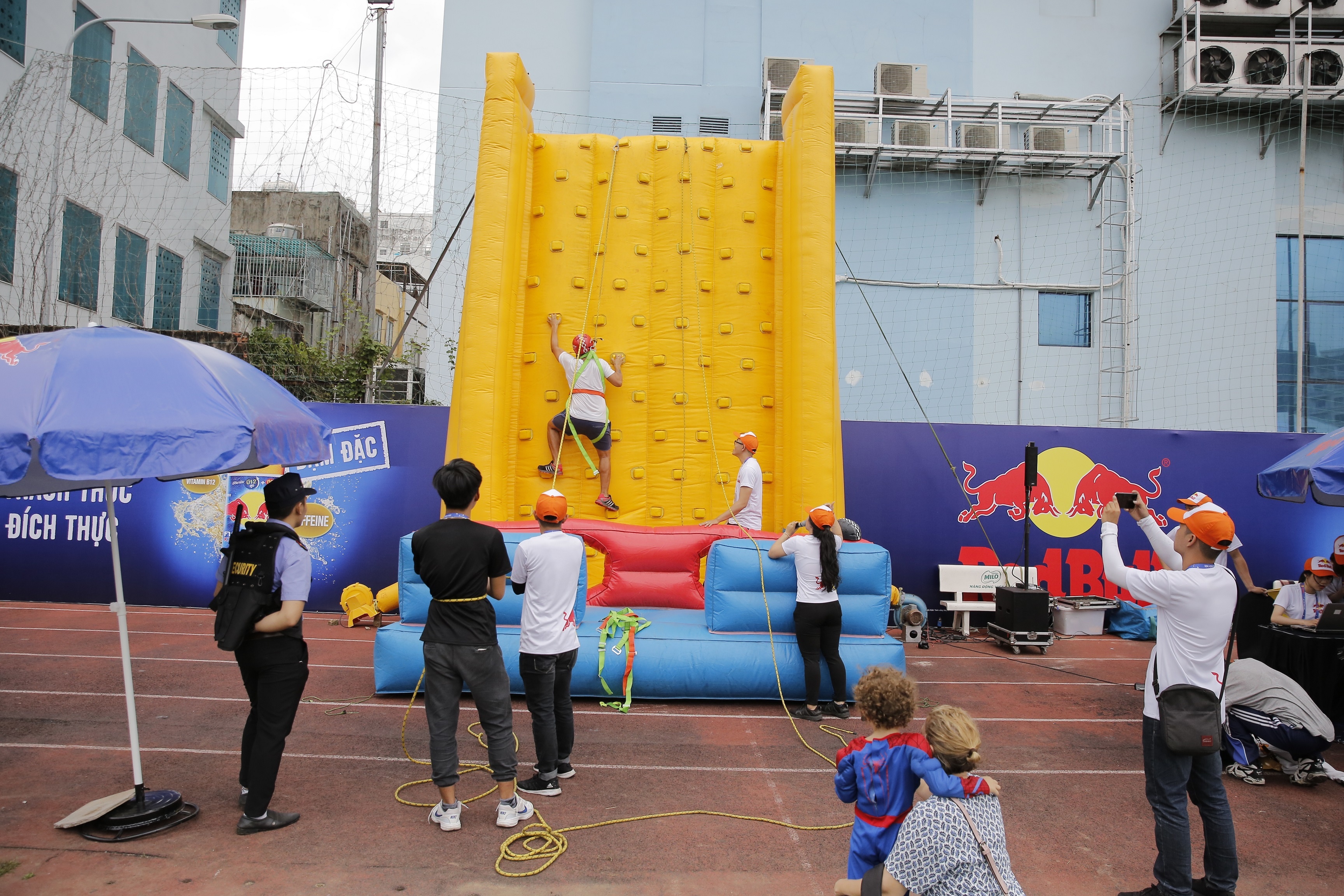 Red Bull - Huc tung thach thuc anh 11