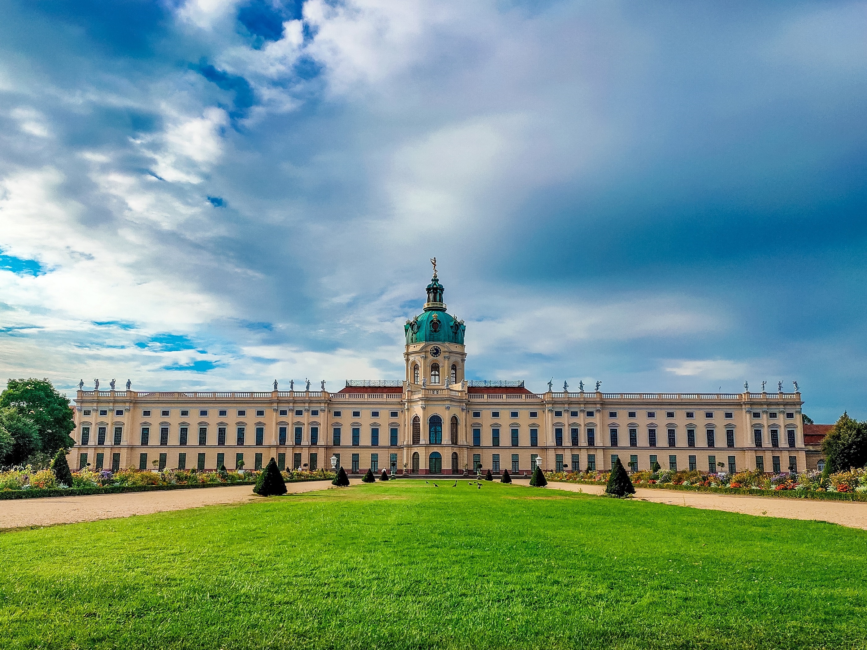 Mua thu Berlin hien len ruc ro qua bo 4 camera cua Oppo A9 2020 hinh anh