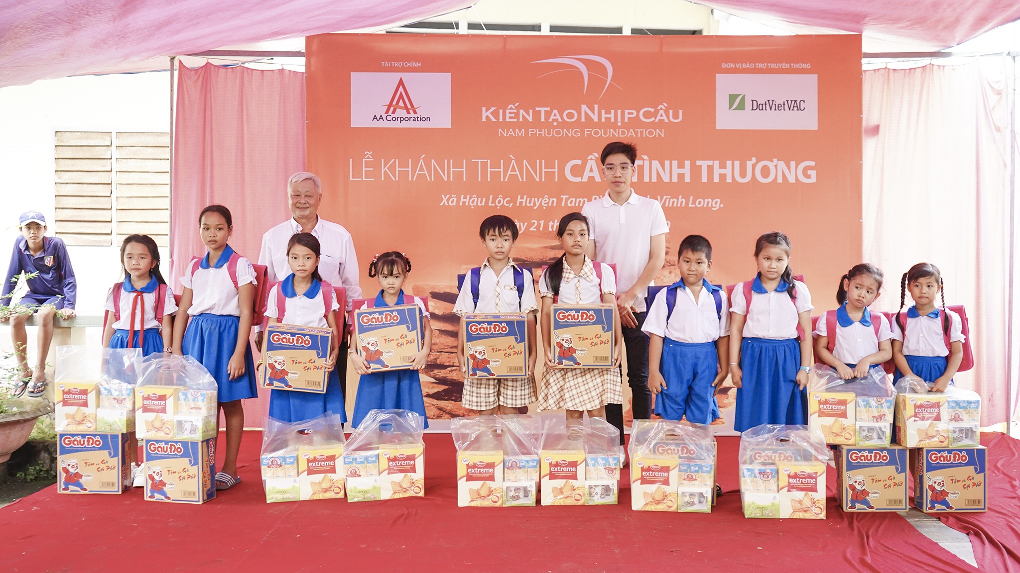 Quy thien nguyen Nam Phuong anh 4