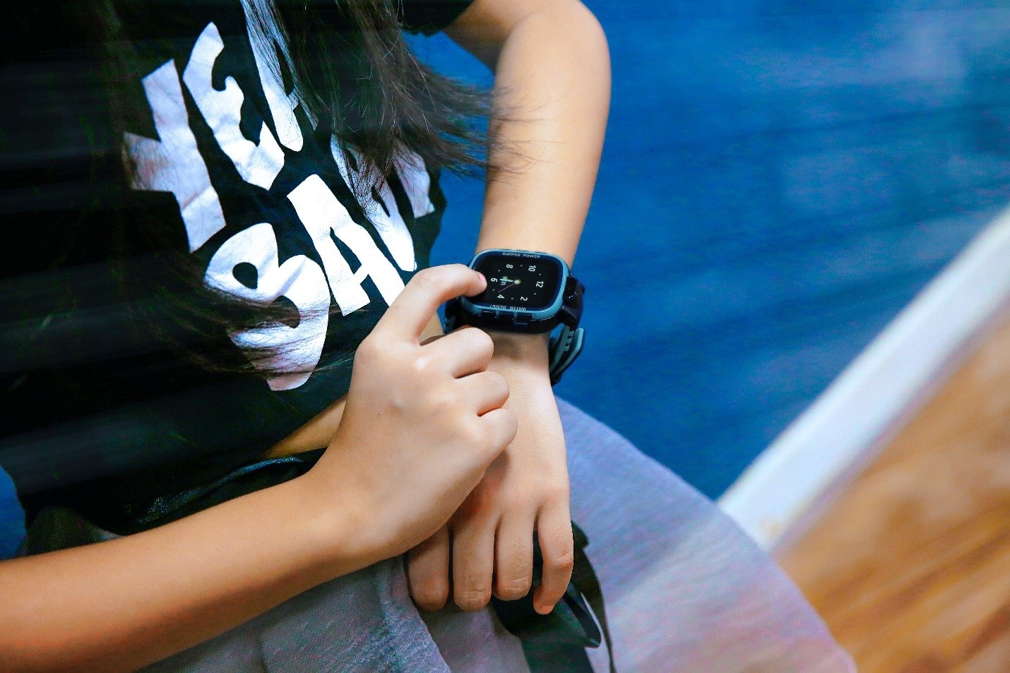 Vi sao nen trang bi dong ho dinh vi Kidcare cho tre? hinh anh