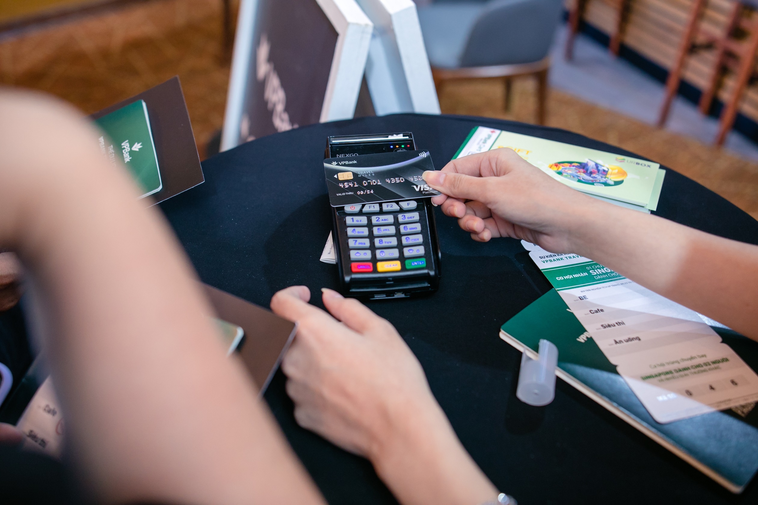 San dam thuong - cach tiet kiem chi phi du lich moi cua gioi tre hinh anh