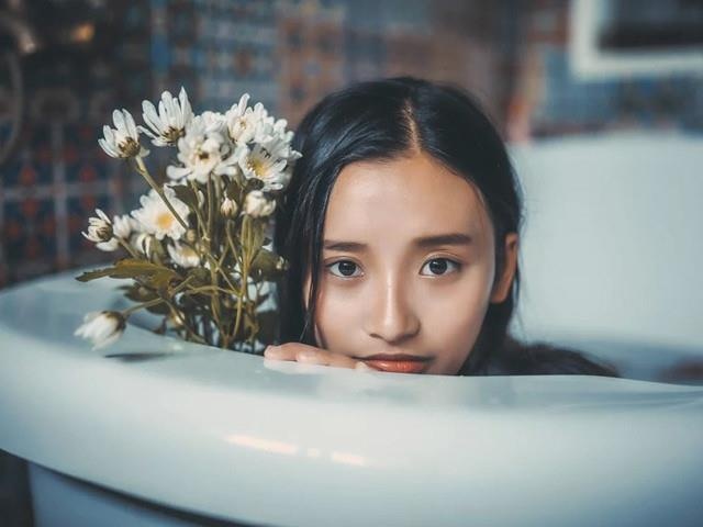 Loai bo mui vung 'tam giac mat' nho nuoc hoa thien nhien hinh anh