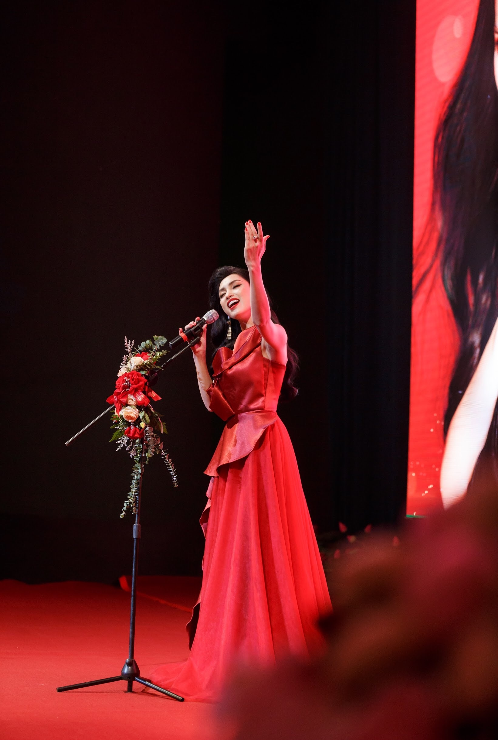 MC Huyền Sâm ảnh 1 MC Huyen Sam anh 1