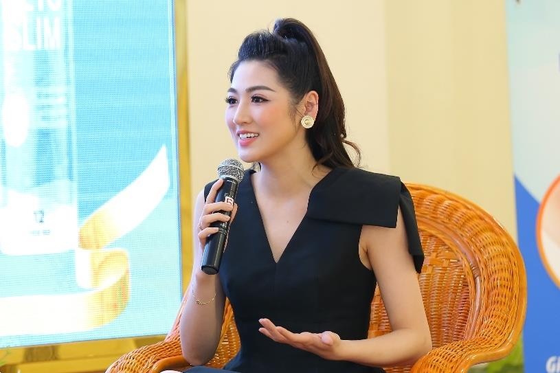 A hau Tu Anh chia se bi quyet lay lai sac voc sau sinh hinh anh