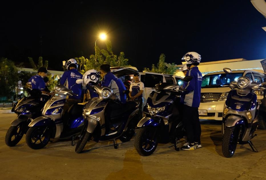 Doan ‘Blue Core Touring’ vuot 250 km, den Phnom Penh trong dem hinh anh
