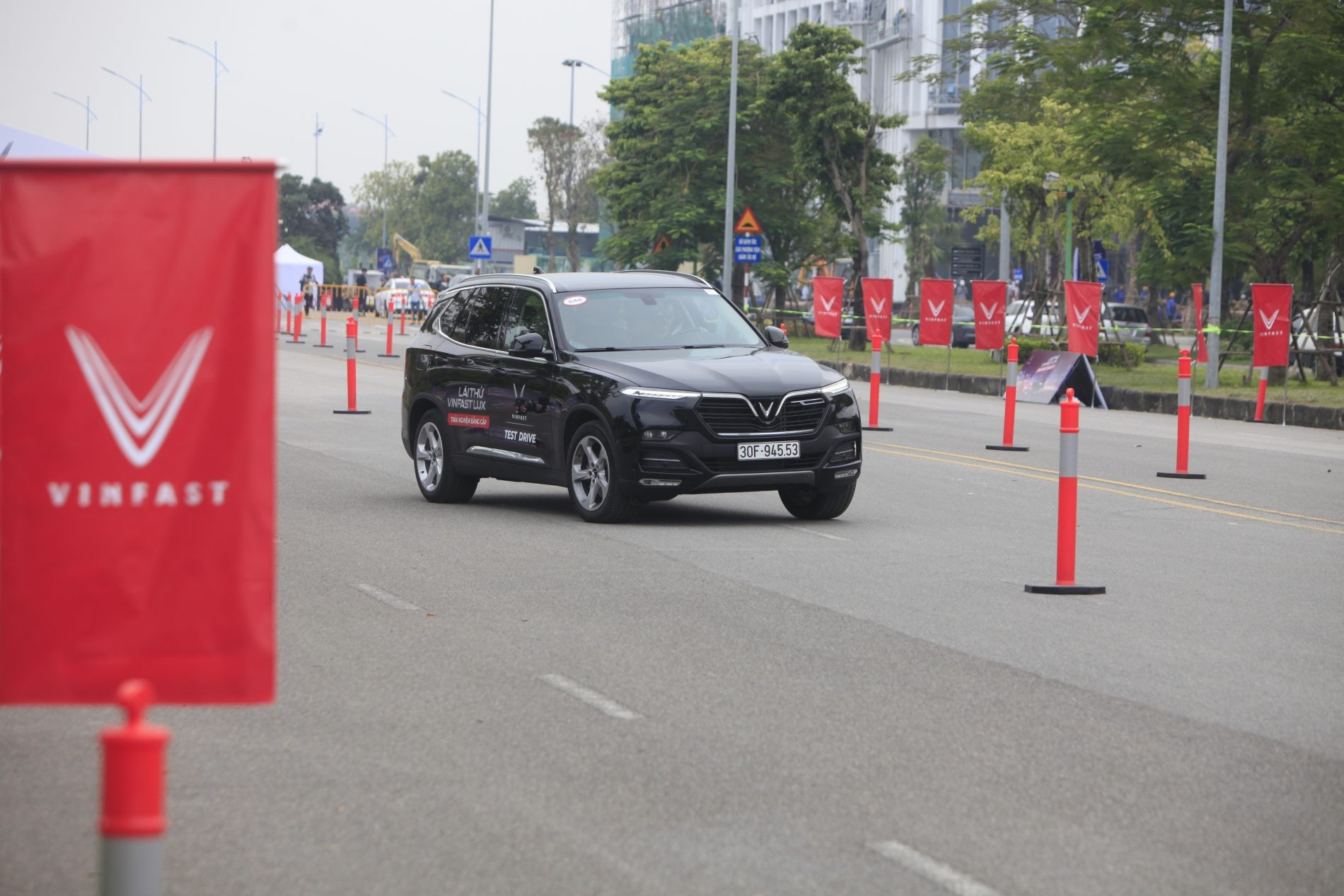 Lai thu xe VinFast anh 2