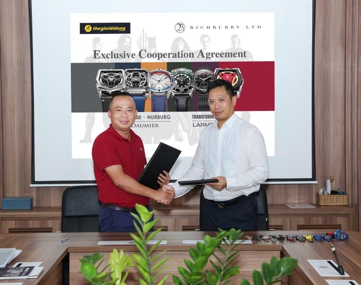 TGDD ban doc quyen dong ho Transformer va Justice League tai Viet Nam hinh anh