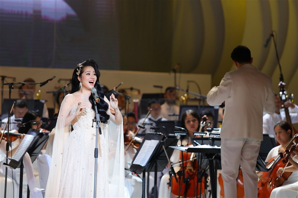 Phạm Thùy Trang ảnh 1 Pham Thuy Trang anh 1