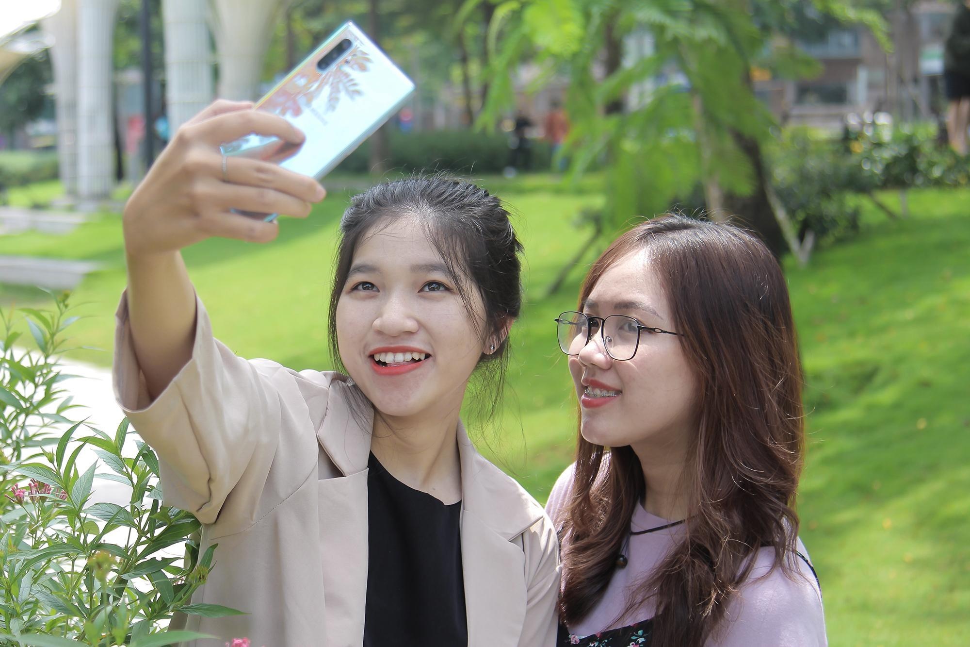 Nguoi chua dung Android cam nhan ve Galaxy Note10 hinh anh