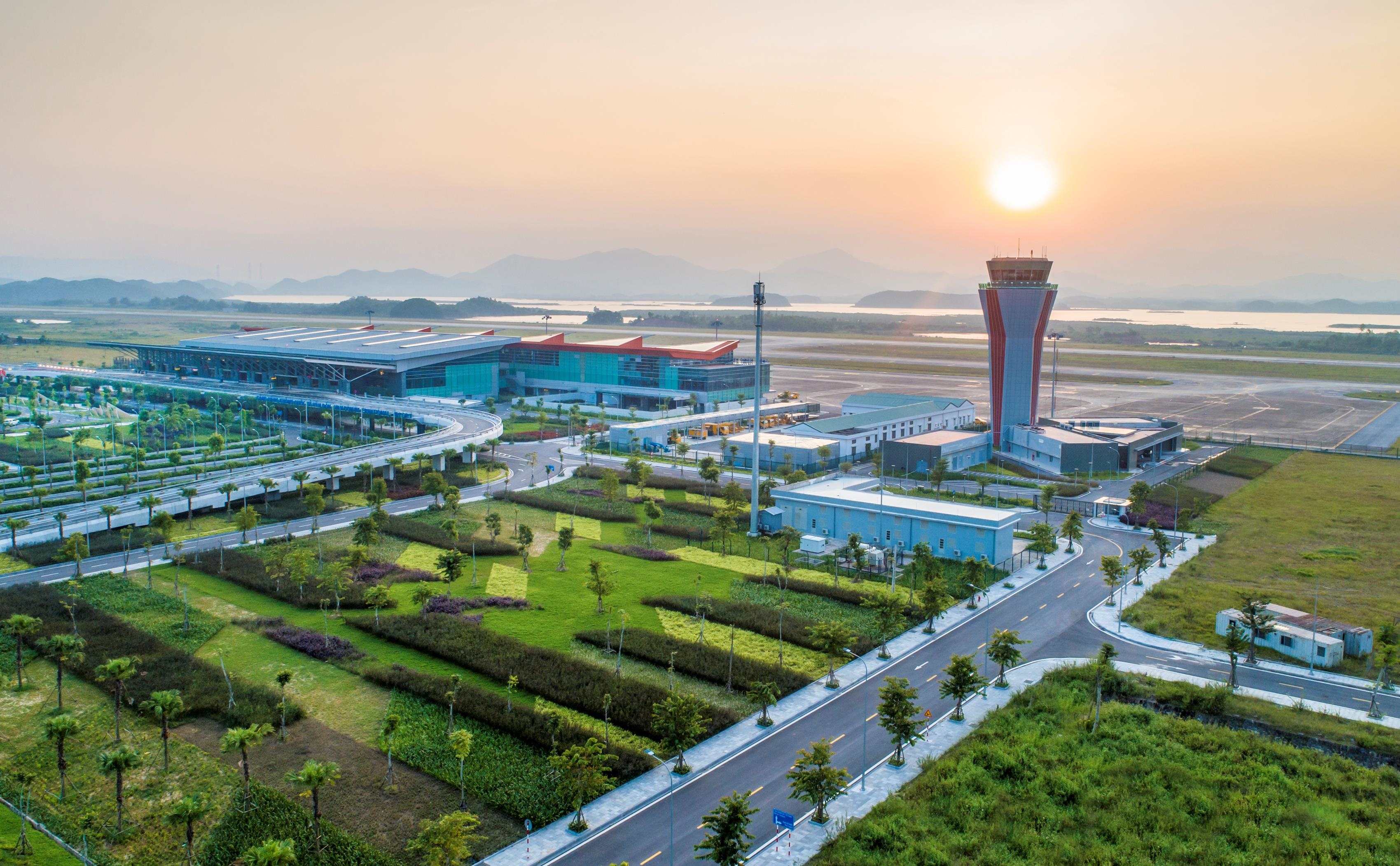 Du lich Viet chuyen minh nho nha dau tu chien luoc hinh anh