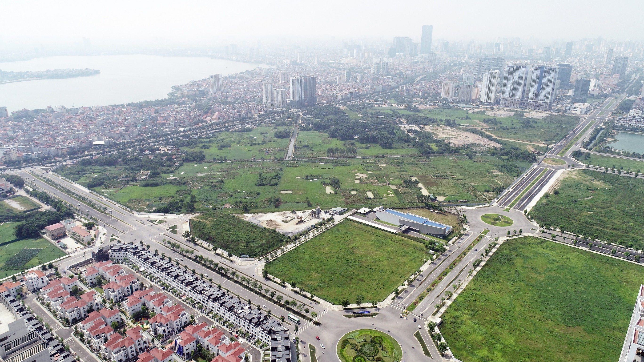 Duong 8 lan san sang thong xe, bat dong san tay ho Tay tang nhiet hinh anh