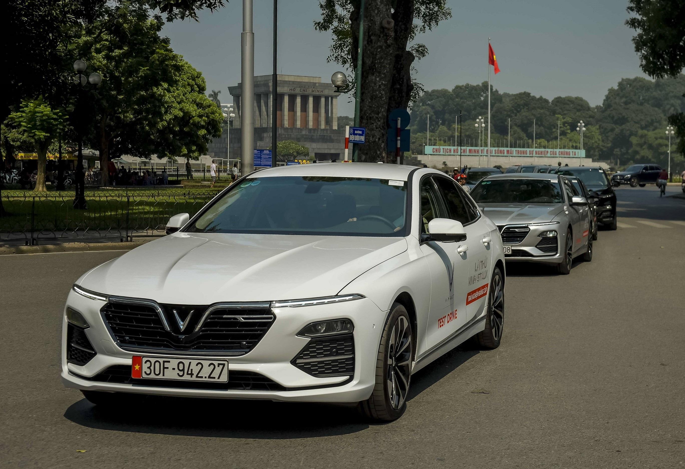 VinFast tri an nguoi dung nhan mot nam ra mat san pham dau tien hinh anh