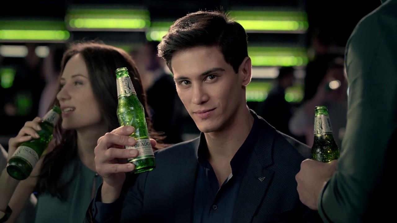 Carlsberg su dung cong nghe nap chai moi giu vi ngon cho bia hinh anh