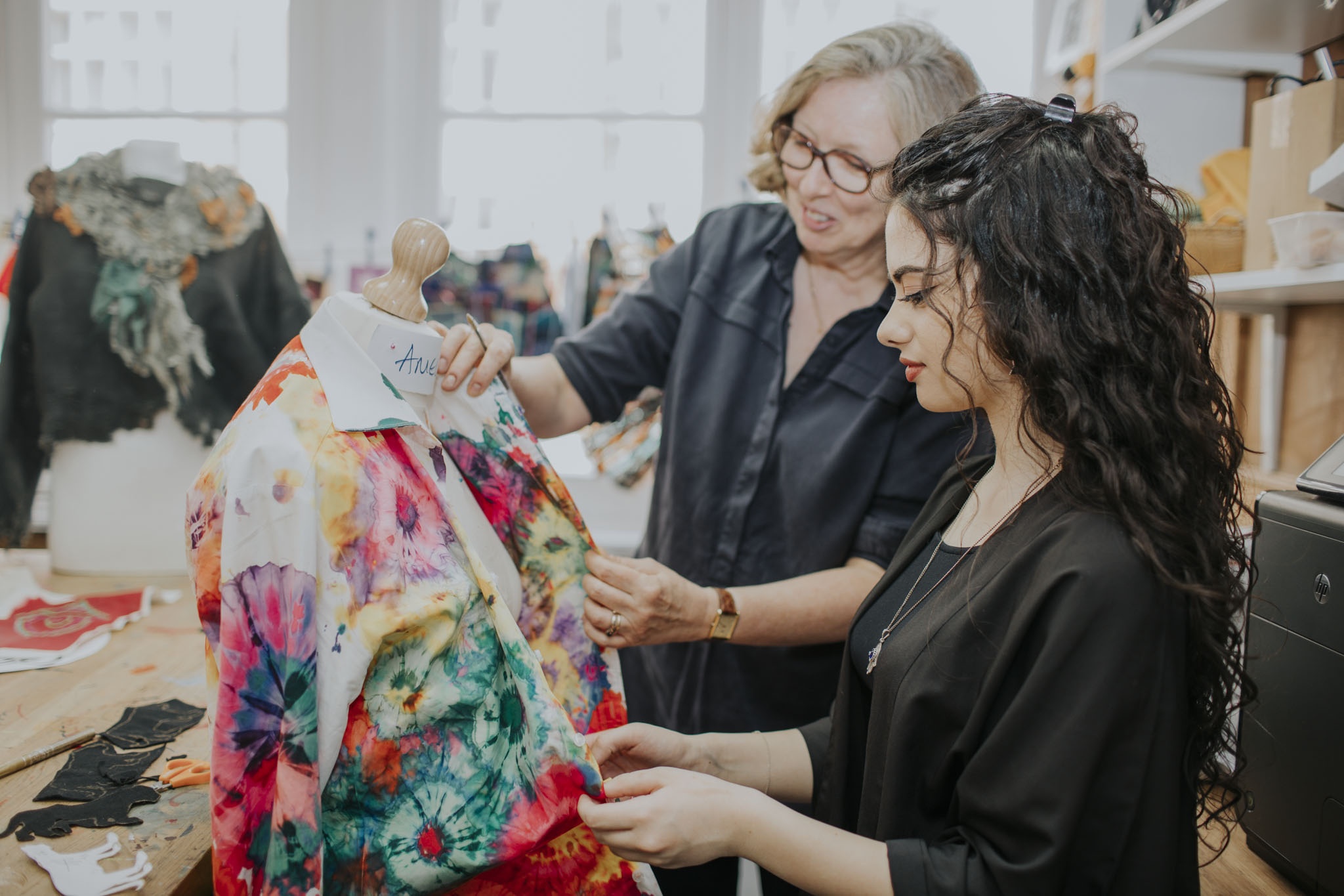 San hoc bong 100% chuong trinh A-level tu Ashbourne College, Anh quoc hinh anh