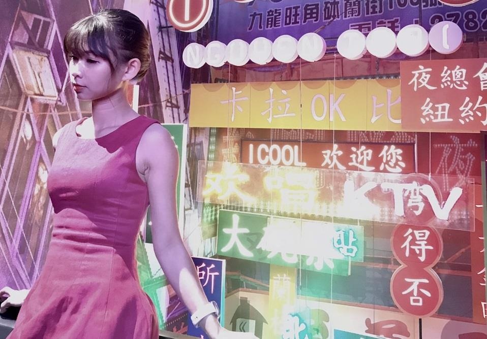 Quan karaoke retro chi can dung vao la co ngay anh 'song ao' hinh anh