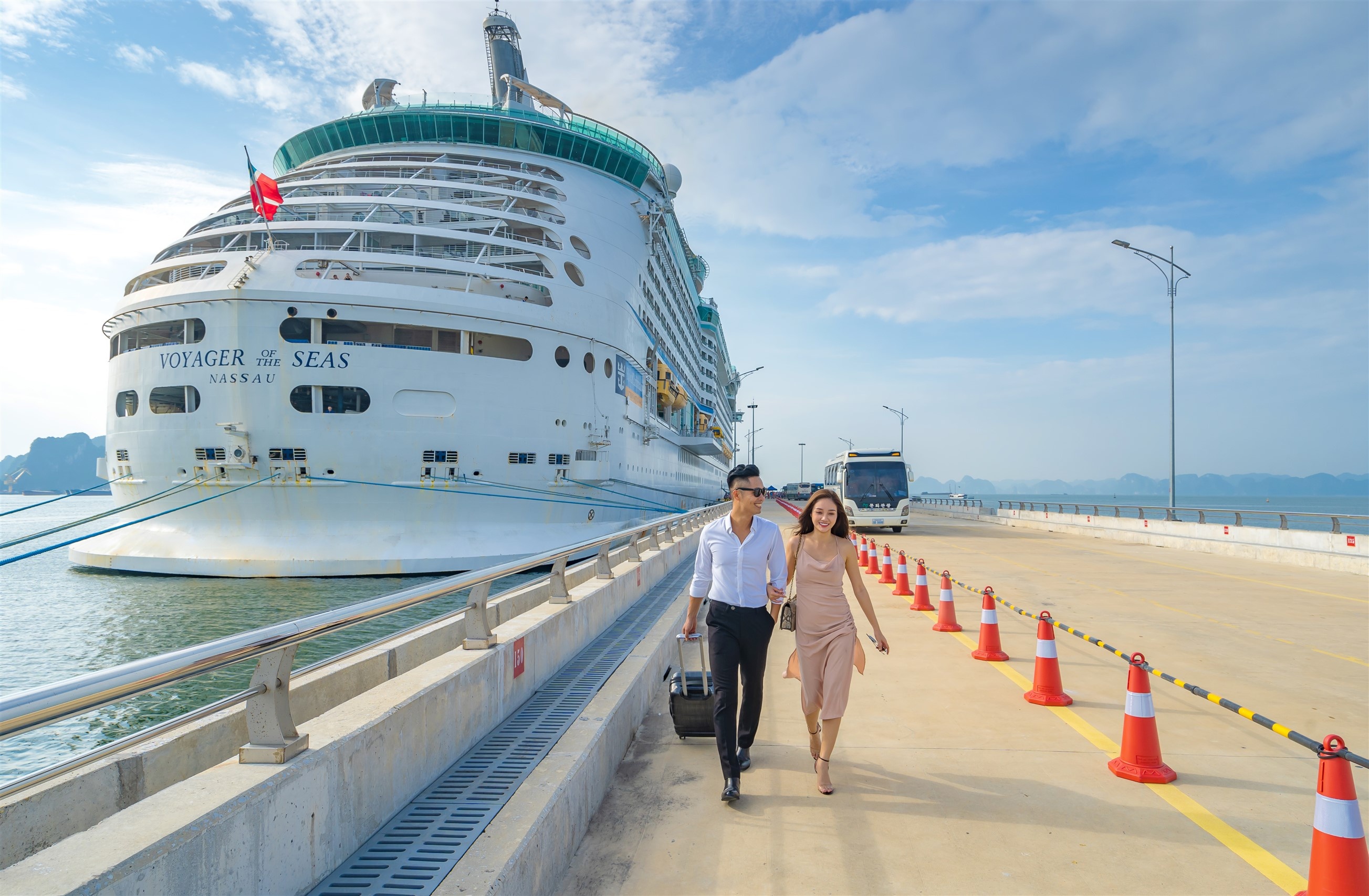 Quang Ninh - tu tinh 'vang den' den diem du lich duoc ua chuong hinh anh