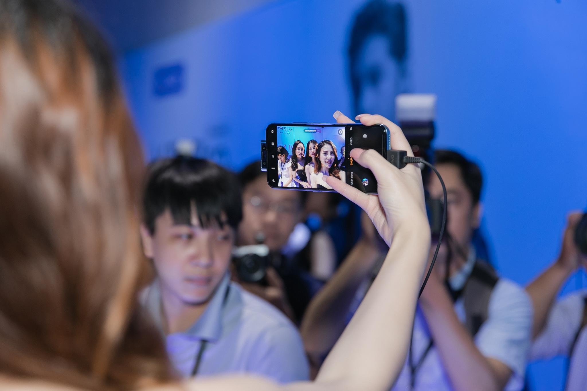 smartphone tam trung anh 10