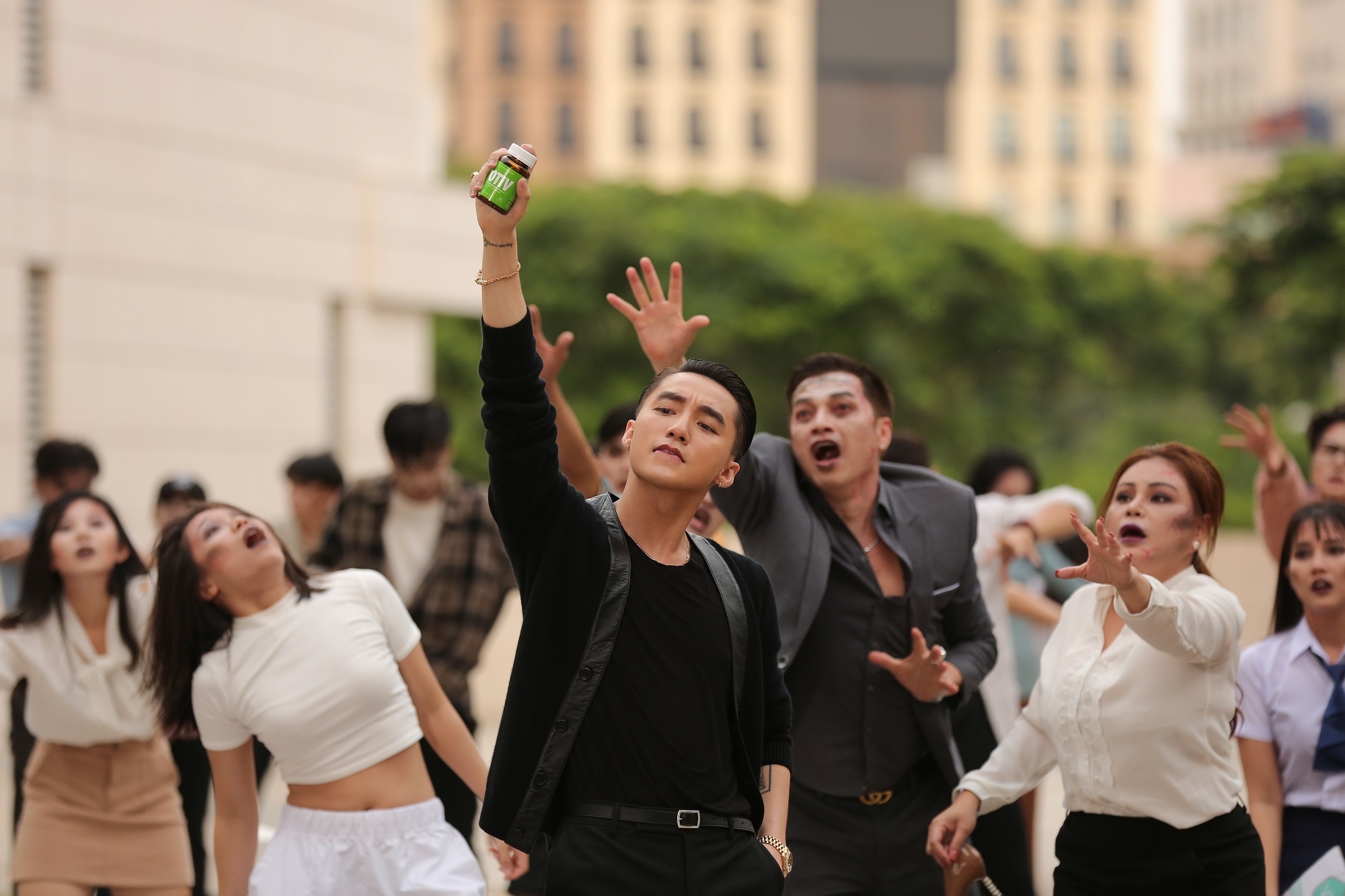 Son Tung canh bao ve 'dai dich' mat ngu, dau dau trong clip moi hinh anh