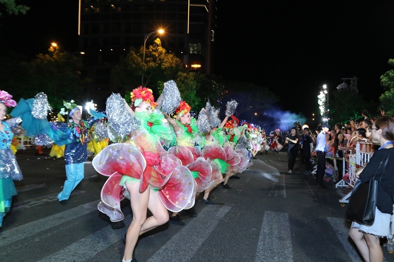 Carnival Ha Long,  carnival Ha Noi anh 7