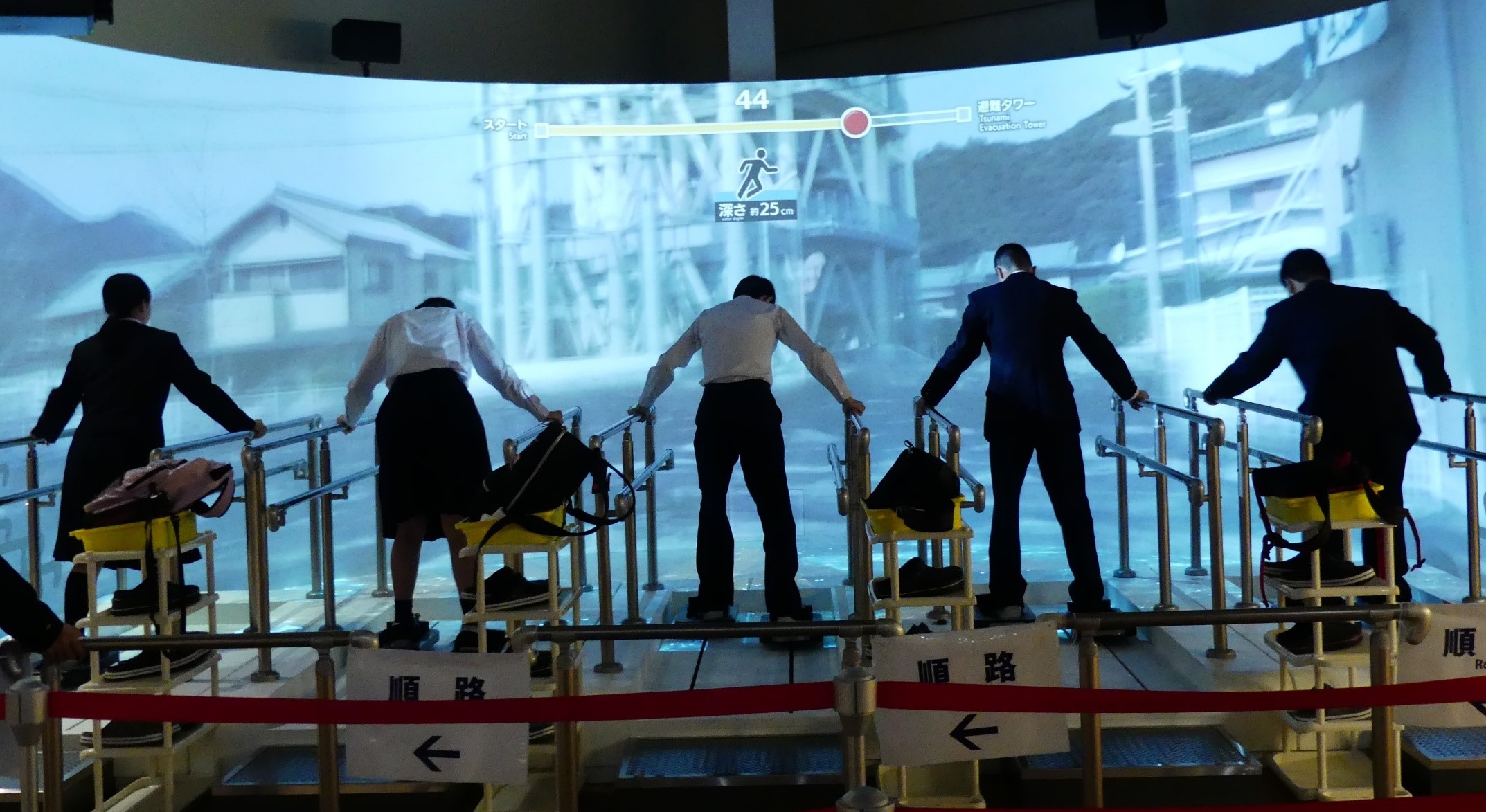 Trung tam Tuong lai Con nguoi va Phong chong thien anh 11