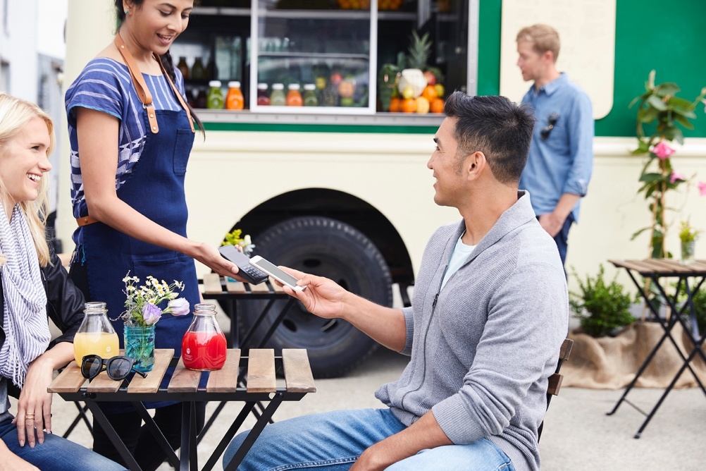 Tang 44% moi thang, thanh toan khong tiep xuc tro thanh xu huong hinh anh