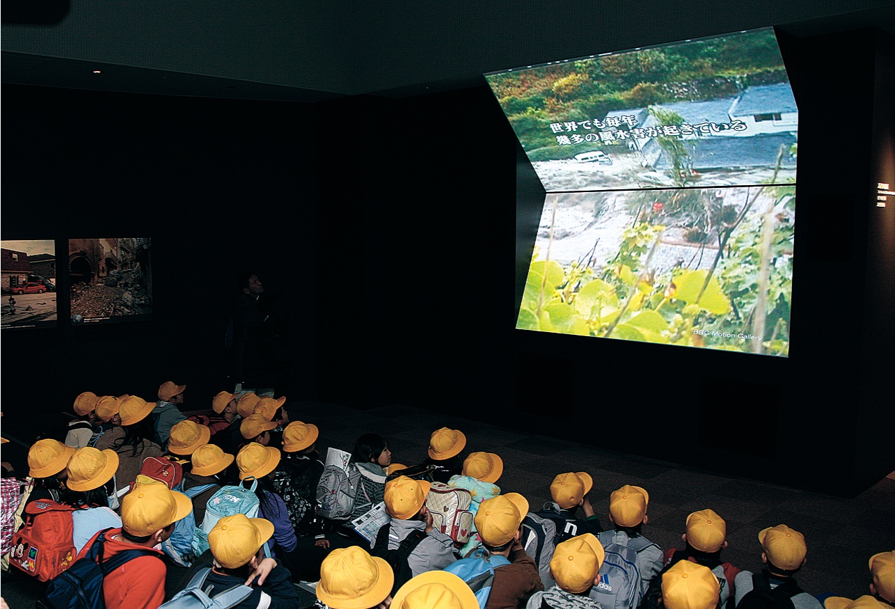 Trung tam Tuong lai Con nguoi va Phong chong thien anh 10