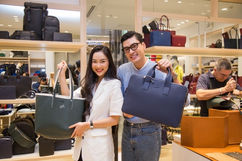 Quang Dai, Helly Tong thanh lich du su kien dieu khac thu cong hinh anh