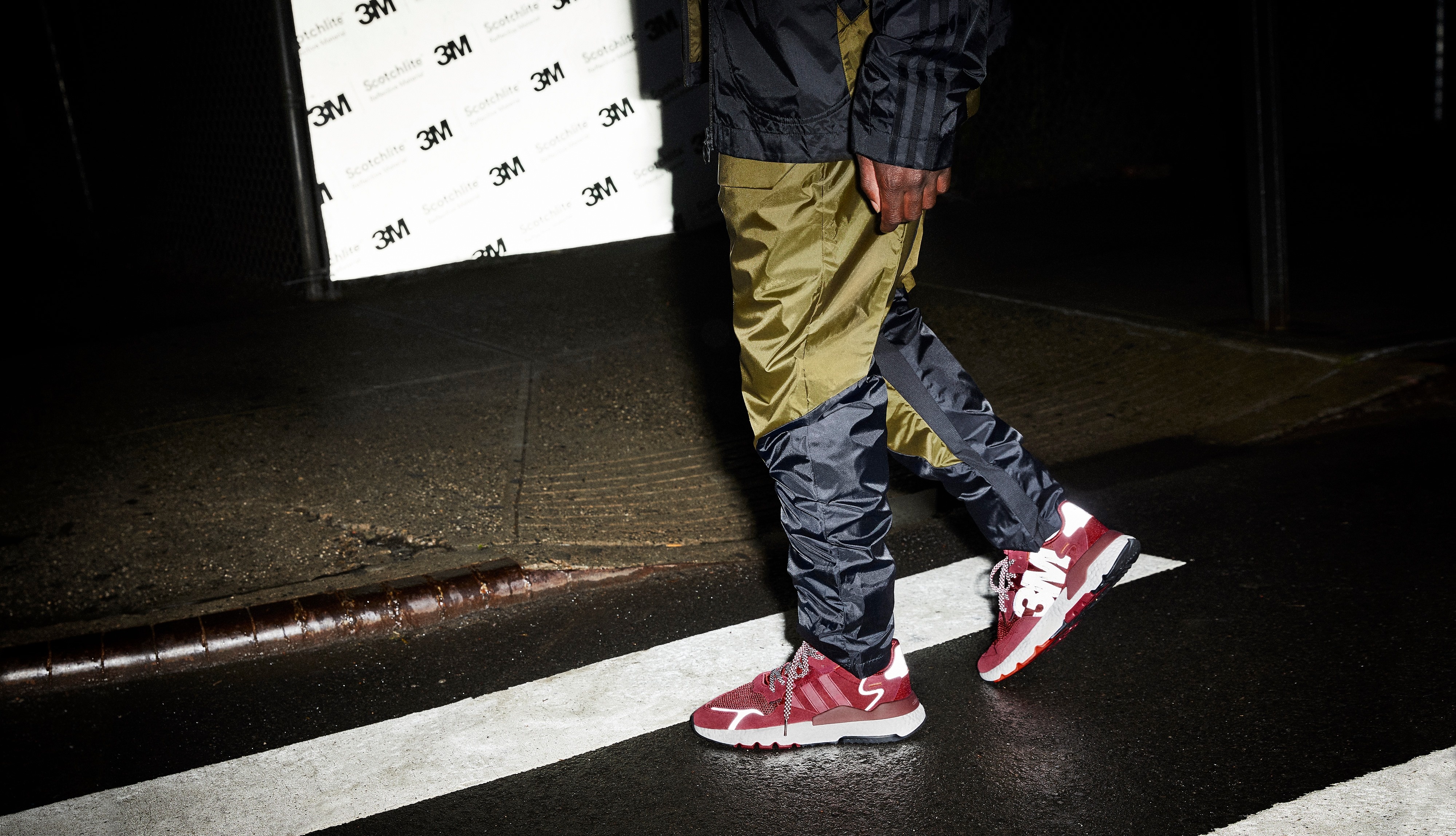 Nite Jogger chinh phuc gioi me giay nho mau moi, chat lieu phan quang hinh anh