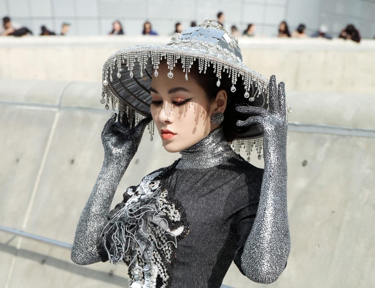 Tuyet Nga doi non, dien ao dai o Seoul Fashion Week 2019 hinh anh