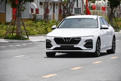 VinFast tai tro chang dua F1 Viet Nam: Non tre nhung khong non gan hinh anh