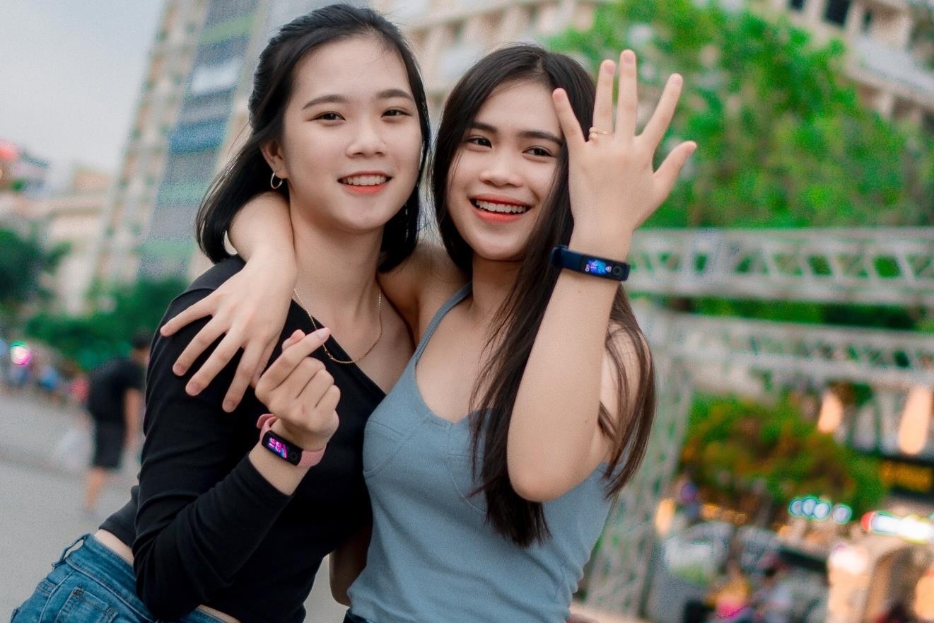 Can luu y gi truoc khi mua vong deo tay theo doi suc khoe? hinh anh