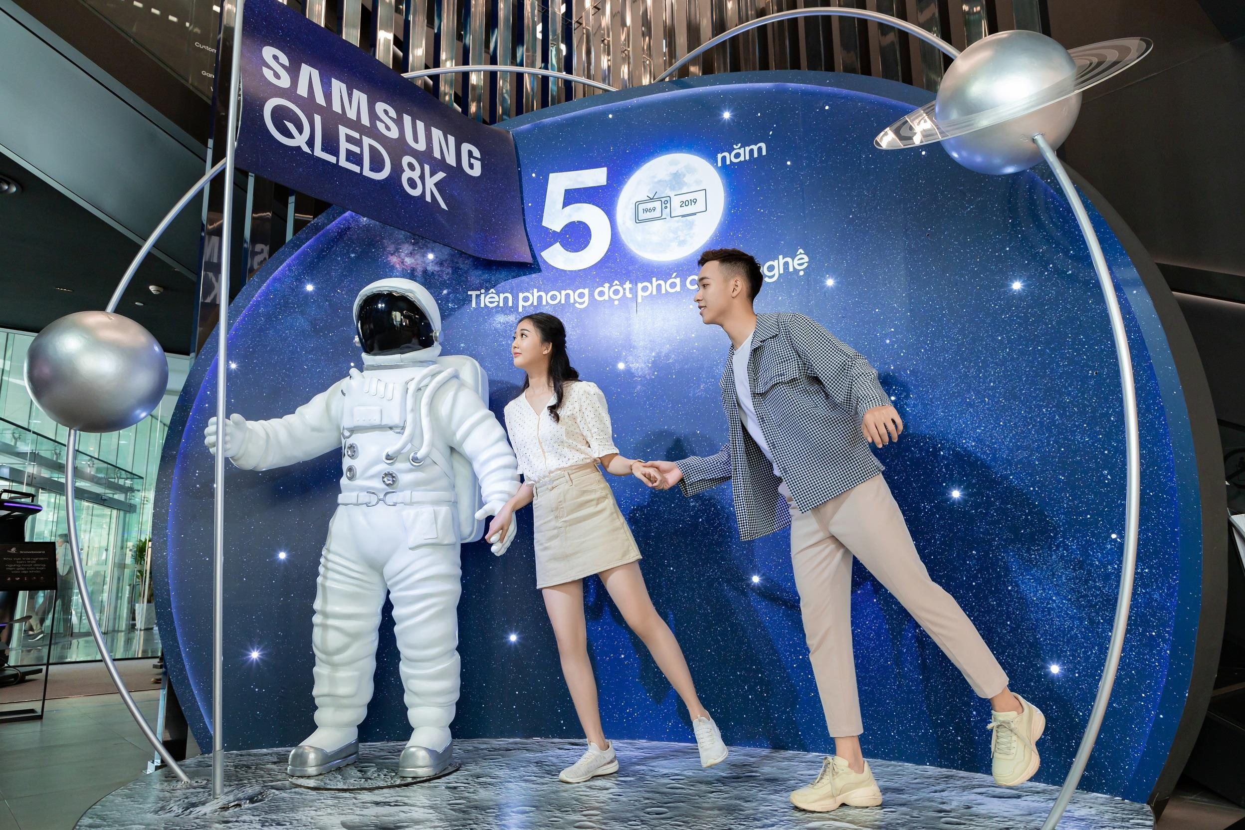 Den Samsung 68 va xem cong nghe se thay doi cuoc song the nao hinh anh