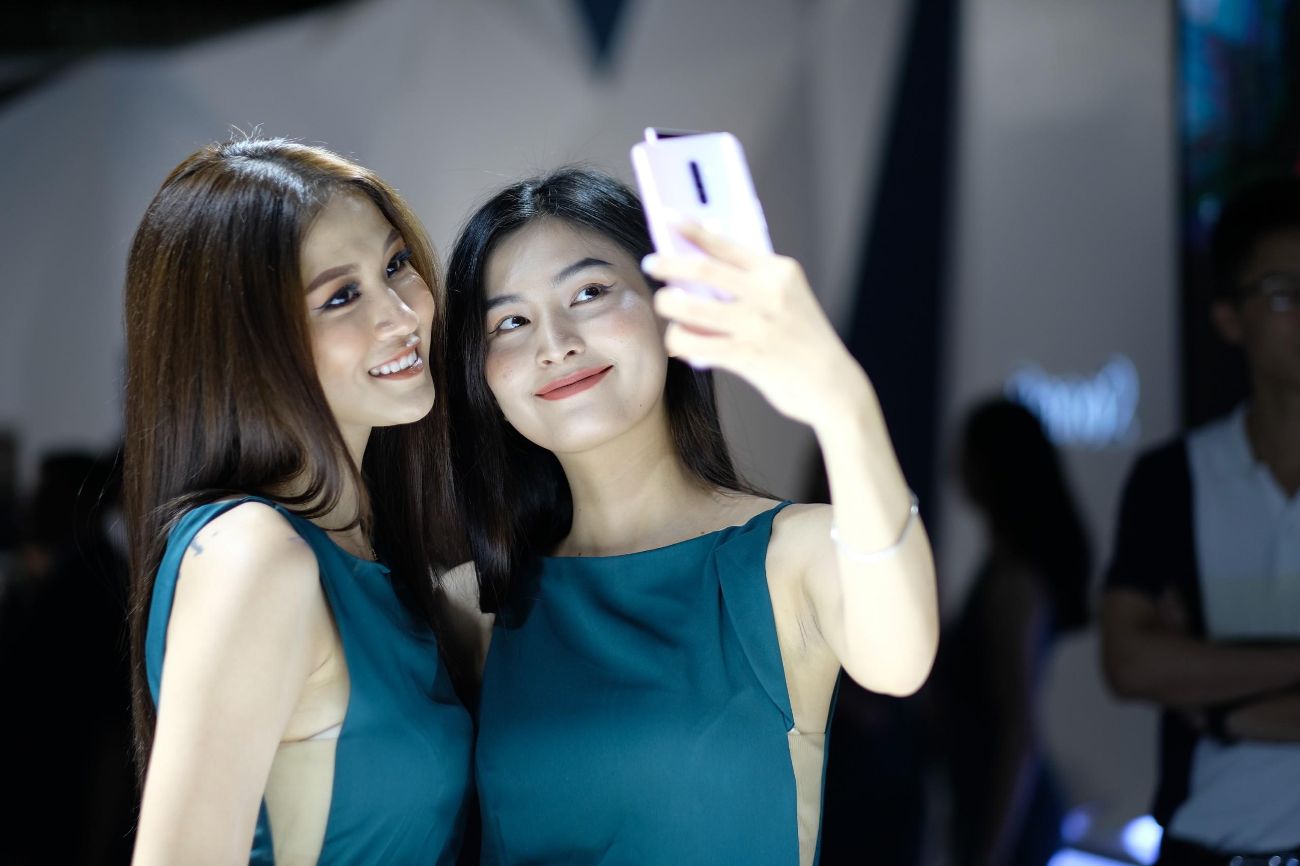 Vinh Vat Vo: Oppo Reno2 quay video ba dao, xoa phong ca nguoi va vat the hinh anh