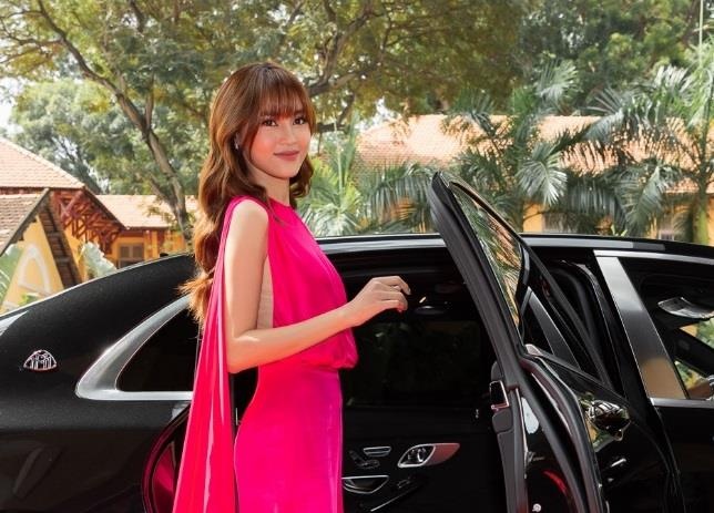 Lan Ngoc, Jun Vu di sieu xe den buoi ra mat 'Gai gia lam chieu 3' hinh anh