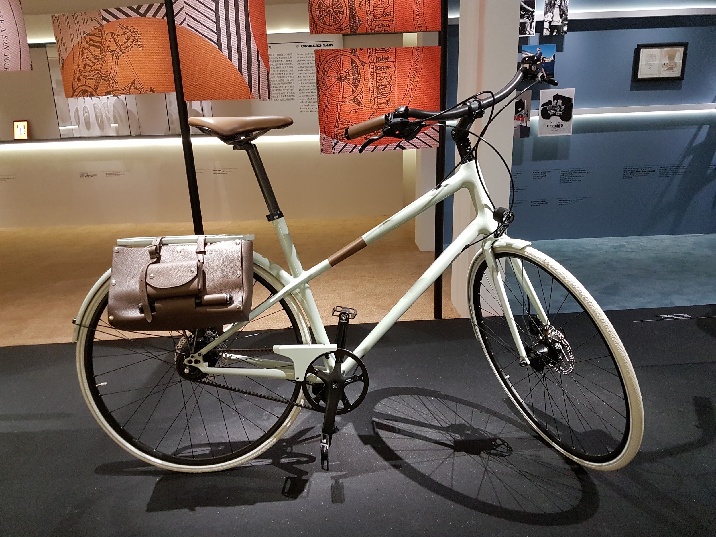 Neu la tin do nghe thuat, ban dung bo qua trien lam Hermes Heritage hinh anh