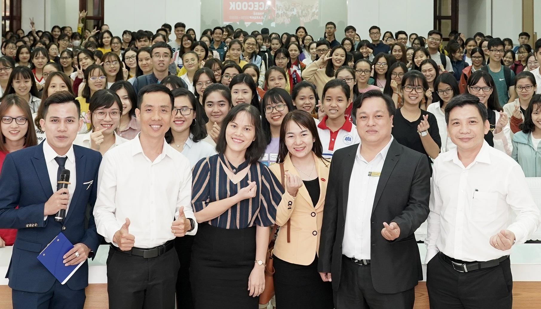 Acecook chia se bo ky nang 5C giup sinh vien thanh cong hinh anh