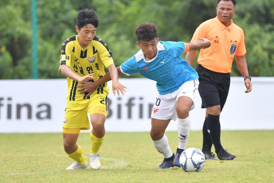 Vingroup tang cuong ho tro phat trien bong da Viet Nam hinh anh