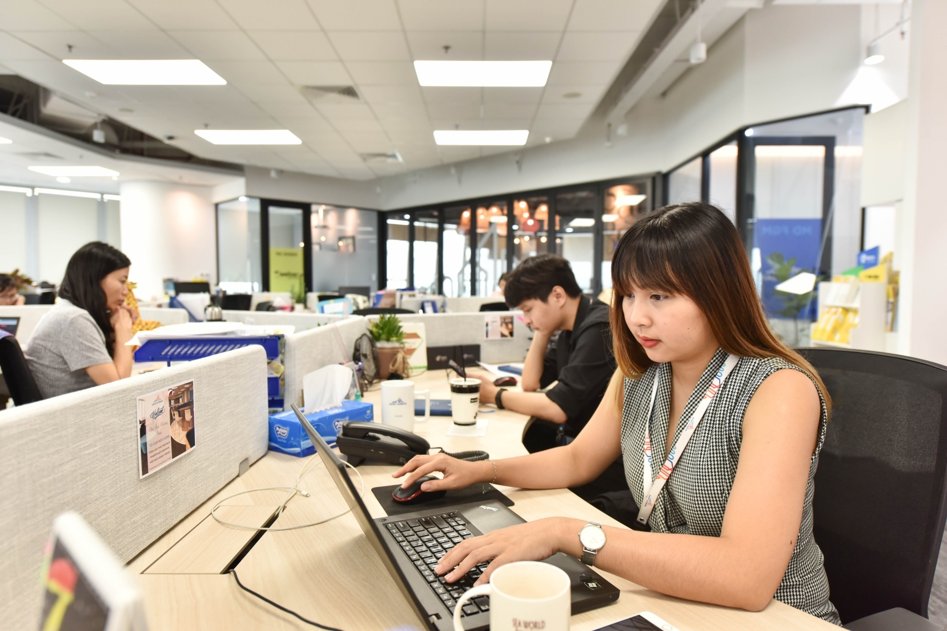 van phong trieu USD anh 5