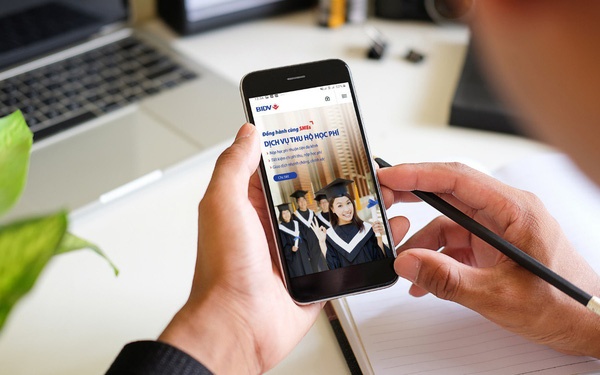 Dich vu thu ho thuc day thanh toan phi tien mat trong nganh giao duc hinh anh