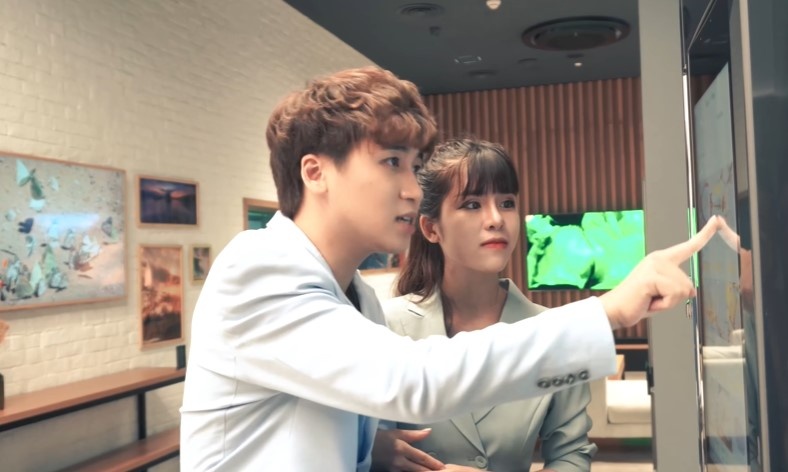 Huy Cung dua vo di dau de chua benh dang tri va 'giai ngo' cong nghe? hinh anh